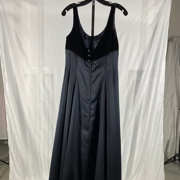 Jim Hjelm Occasions - Dress - Picture 3 of 5